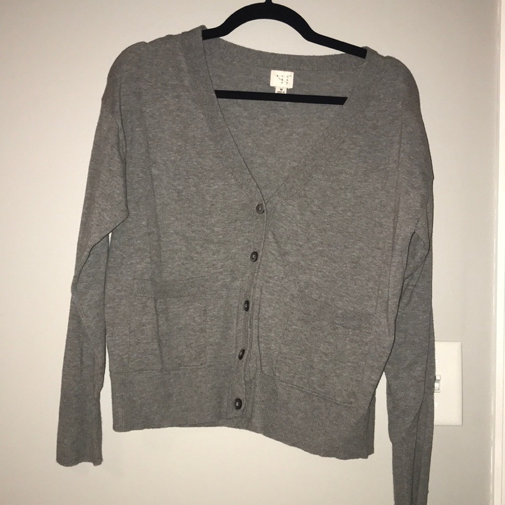 Cropped gray cardigan